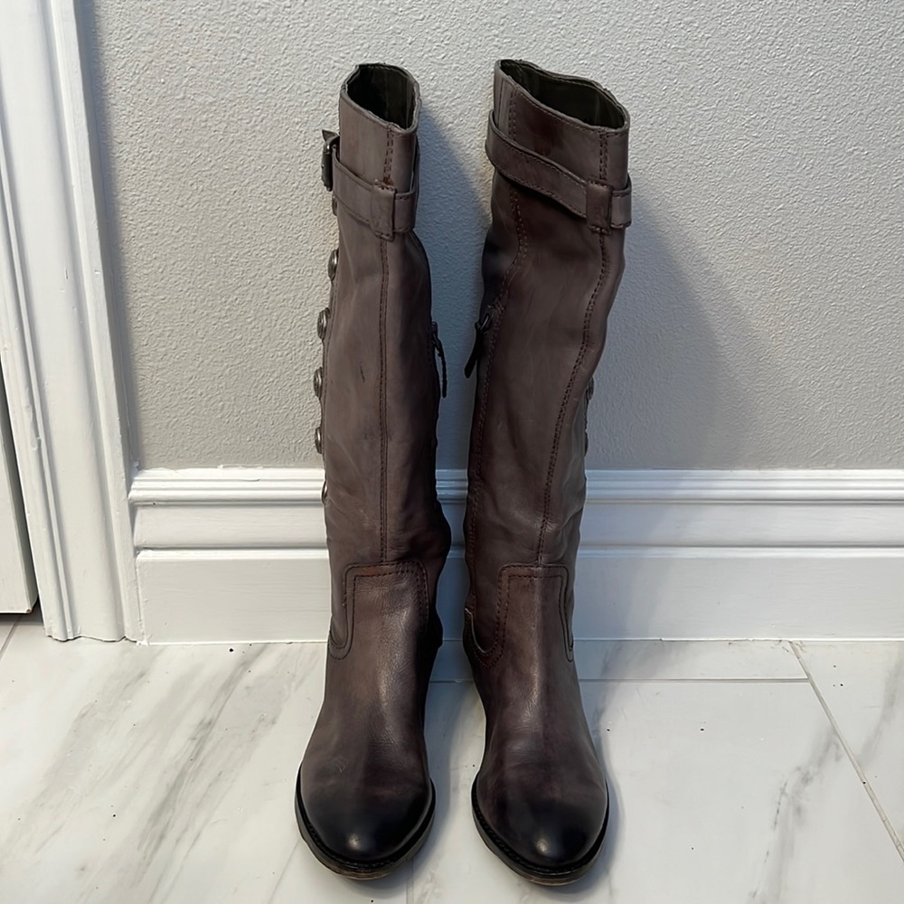 ARTURO CHIANG size 7, Great condition worn once. Nice button detail up the side.